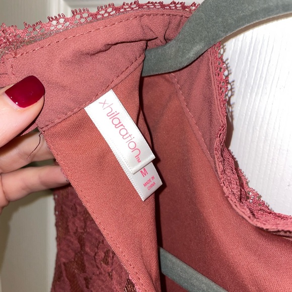 High Neck, Sleeveless Dress - Picture 3 of 4